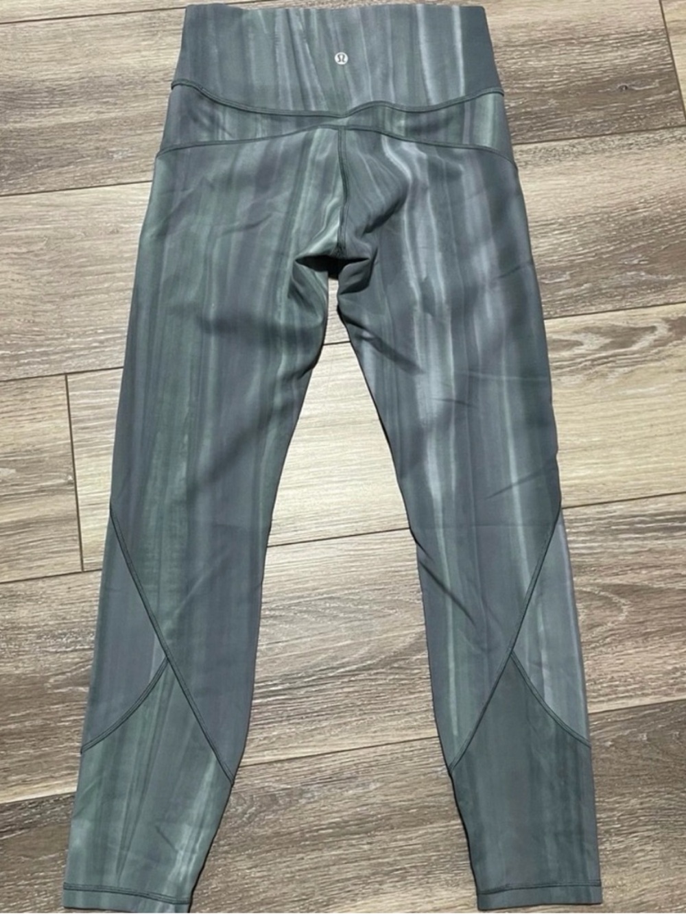 Lululemon NEW in movement tight crop 25” leggings size 6 marled